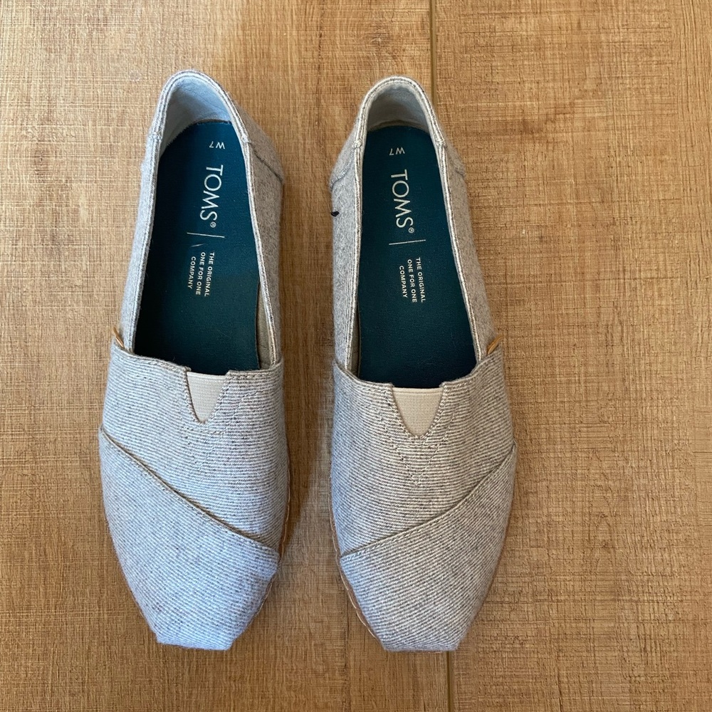 Toms tan beige flats